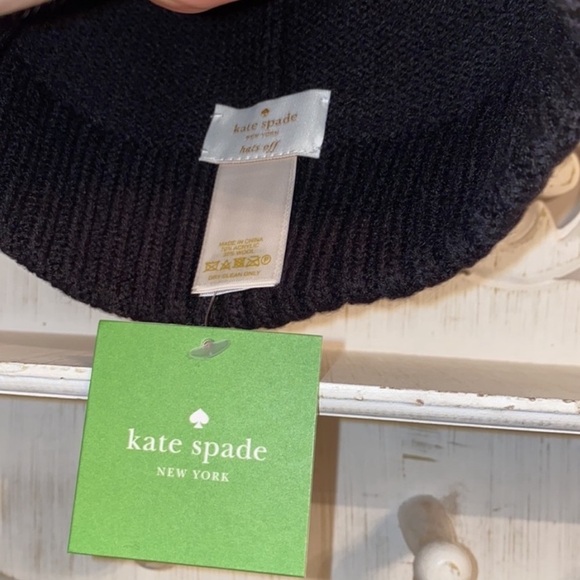 Kate Spade ‘ooh la la’ Pom Beanie Hat NWT in Black & White - Picture 6 of 14